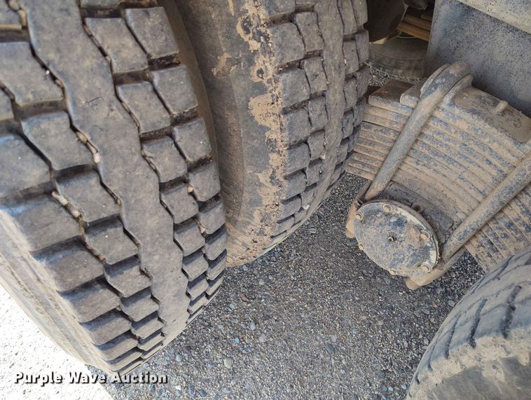 image for item ED0158 1995 Mack RD600 water truck