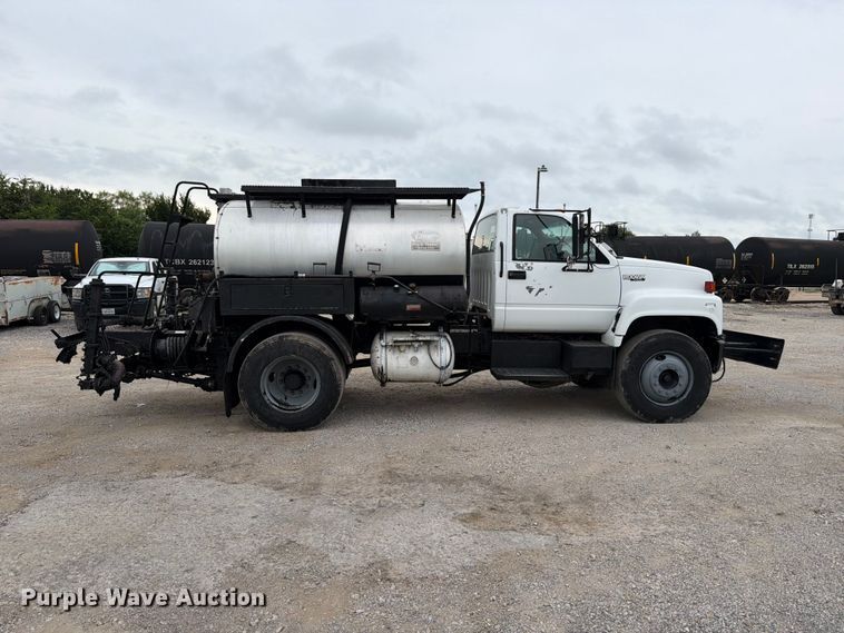 image for item ED5310 1994 Chevrolet Kodiak oil distributor truck