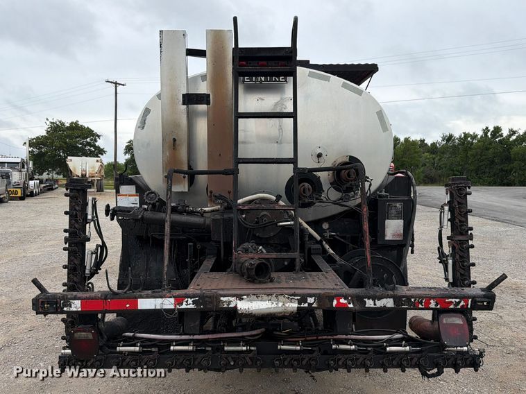 image for item ED5310 1994 Chevrolet Kodiak oil distributor truck