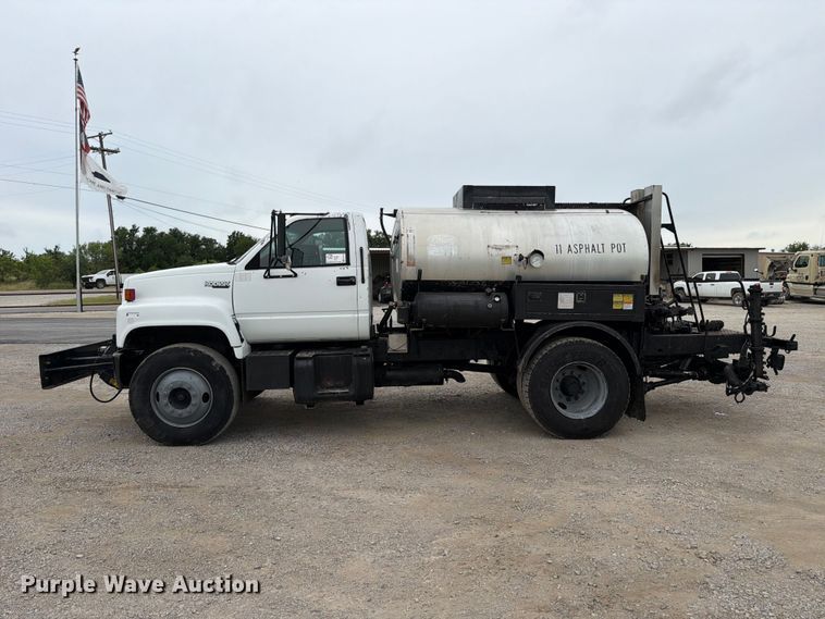 image for item ED5310 1994 Chevrolet Kodiak oil distributor truck