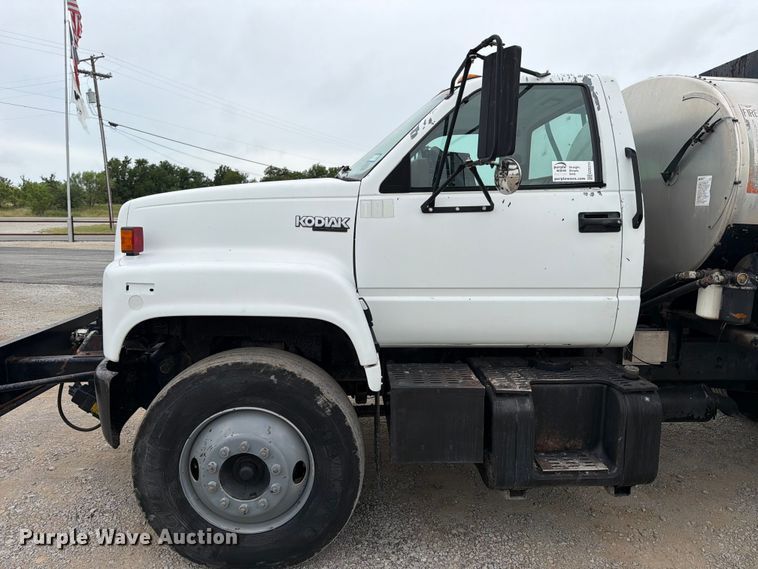 image for item ED5310 1994 Chevrolet Kodiak oil distributor truck