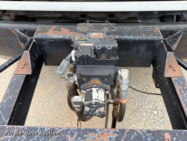 image for item ED5310 1994 Chevrolet Kodiak oil distributor truck