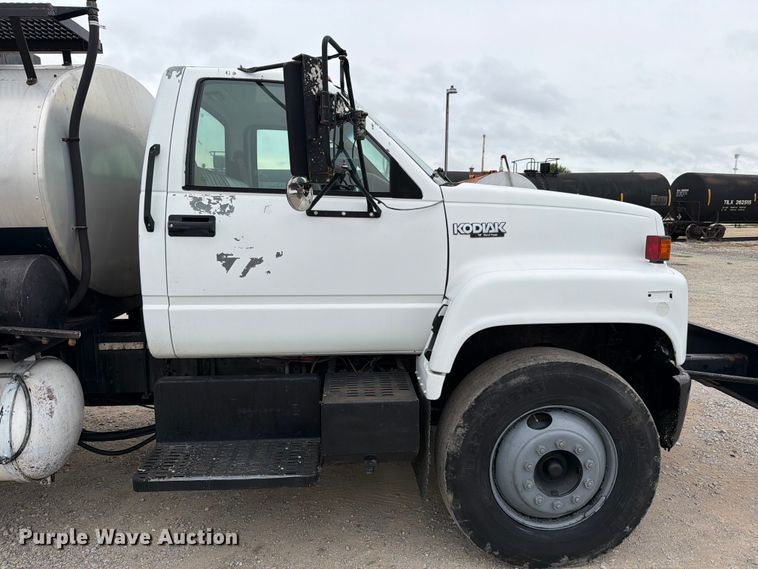 image for item ED5310 1994 Chevrolet Kodiak oil distributor truck