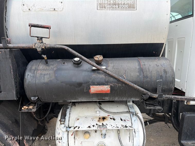 image for item ED5310 1994 Chevrolet Kodiak oil distributor truck