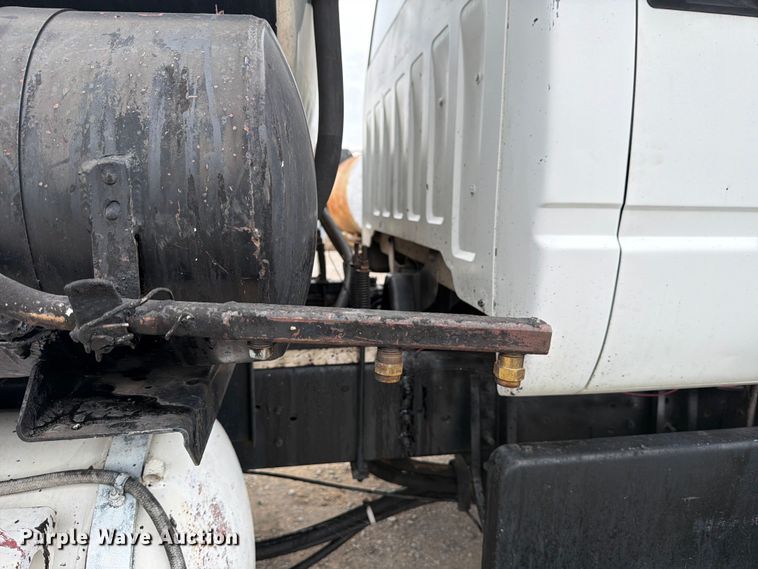 image for item ED5310 1994 Chevrolet Kodiak oil distributor truck