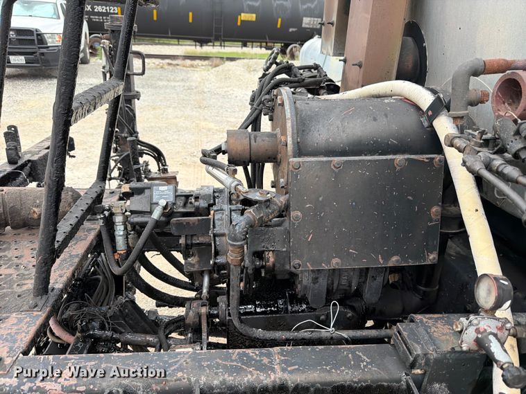 image for item ED5310 1994 Chevrolet Kodiak oil distributor truck