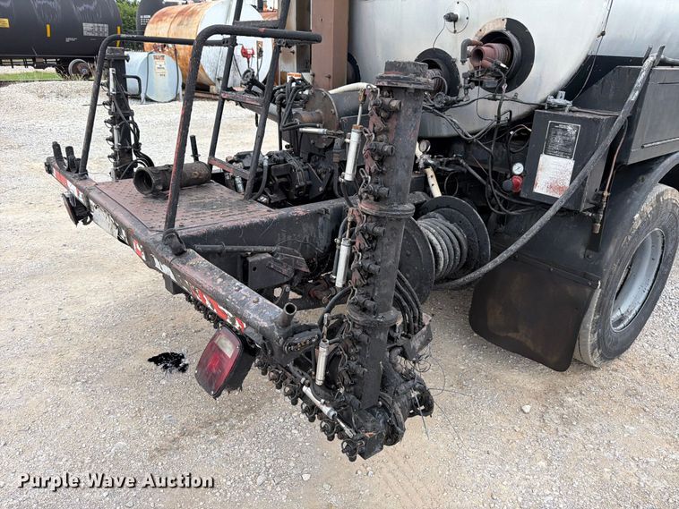 image for item ED5310 1994 Chevrolet Kodiak oil distributor truck