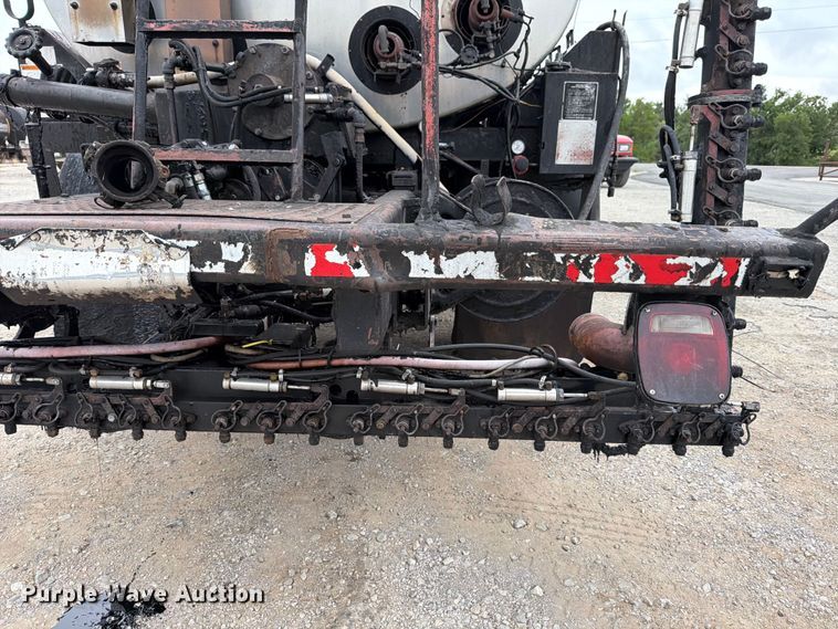 image for item ED5310 1994 Chevrolet Kodiak oil distributor truck