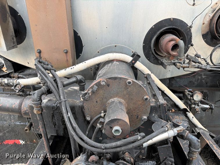 image for item ED5310 1994 Chevrolet Kodiak oil distributor truck