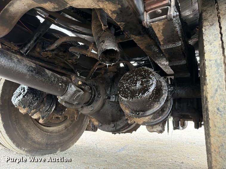 image for item ED5310 1994 Chevrolet Kodiak oil distributor truck