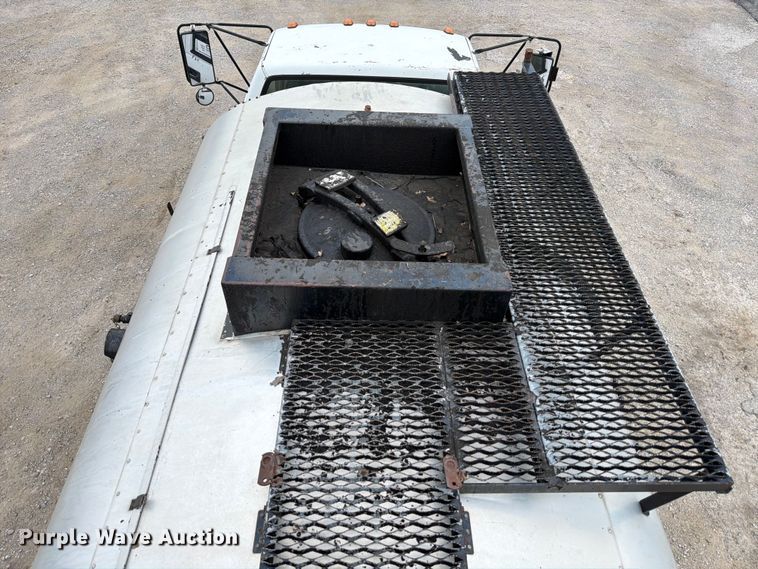 image for item ED5310 1994 Chevrolet Kodiak oil distributor truck