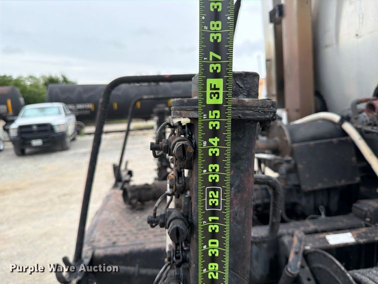 image for item ED5310 1994 Chevrolet Kodiak oil distributor truck