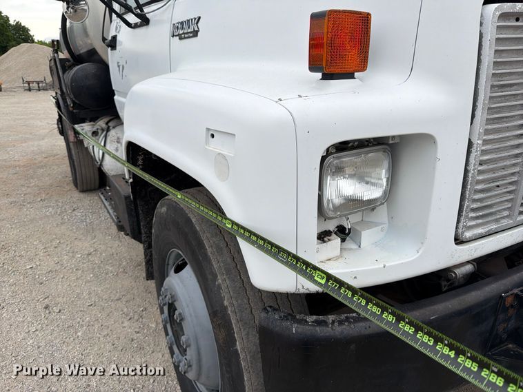 image for item ED5310 1994 Chevrolet Kodiak oil distributor truck