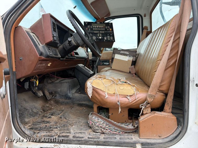 image for item ED5310 1994 Chevrolet Kodiak oil distributor truck