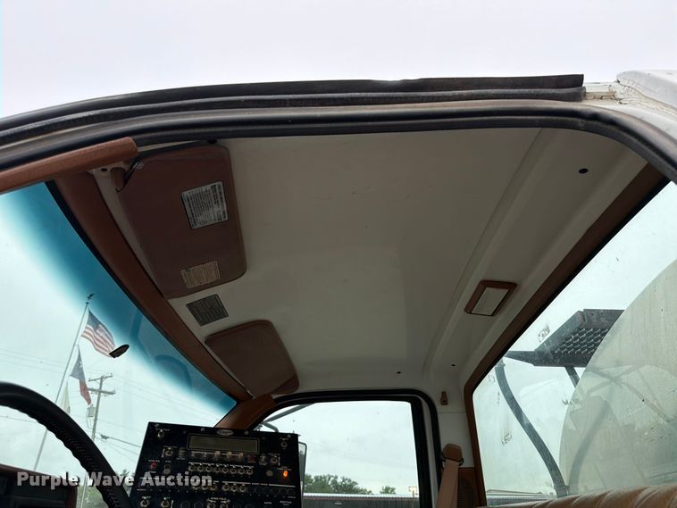 image for item ED5310 1994 Chevrolet Kodiak oil distributor truck