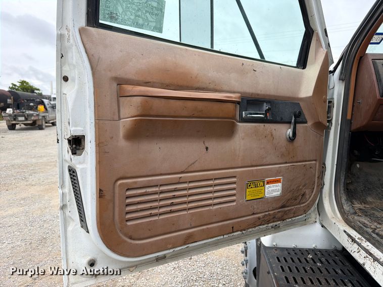 image for item ED5310 1994 Chevrolet Kodiak oil distributor truck
