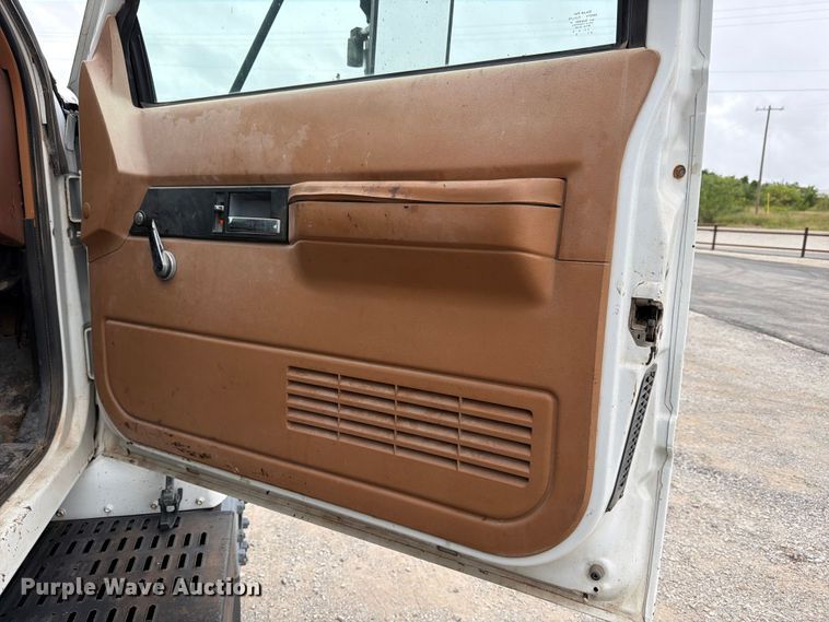 image for item ED5310 1994 Chevrolet Kodiak oil distributor truck