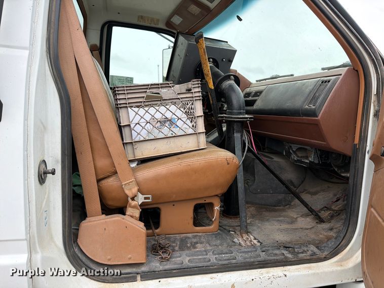 image for item ED5310 1994 Chevrolet Kodiak oil distributor truck