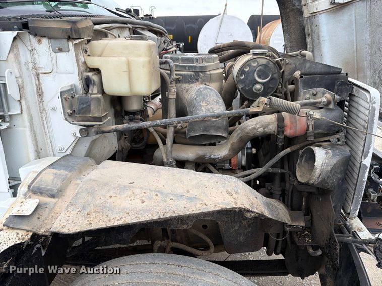 image for item ED5310 1994 Chevrolet Kodiak oil distributor truck