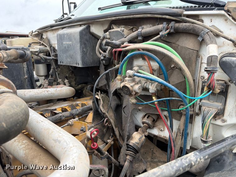 image for item ED5310 1994 Chevrolet Kodiak oil distributor truck