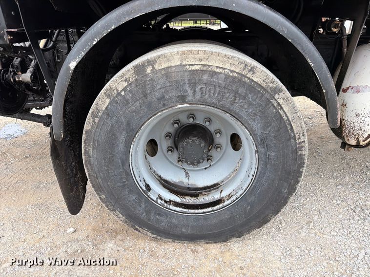 image for item ED5310 1994 Chevrolet Kodiak oil distributor truck