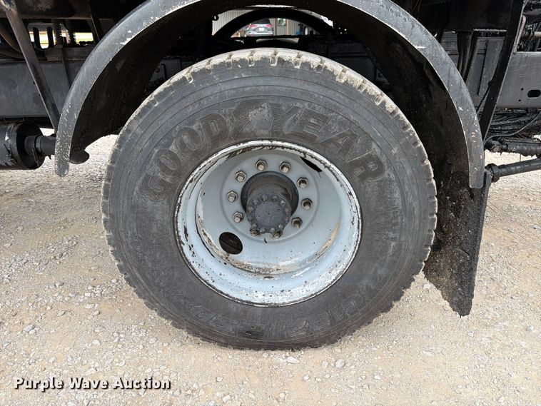 image for item ED5310 1994 Chevrolet Kodiak oil distributor truck