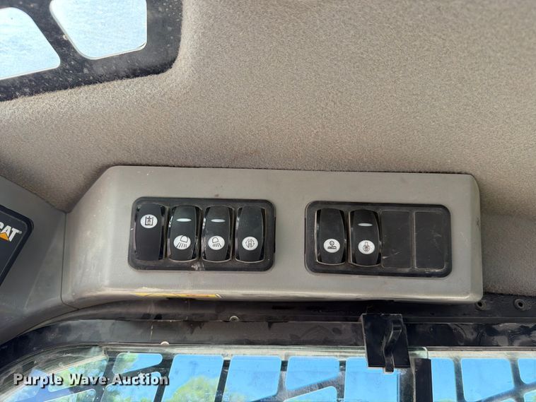 image for item ED5339 2019 Caterpillar 272D2 XHP skid steer loader