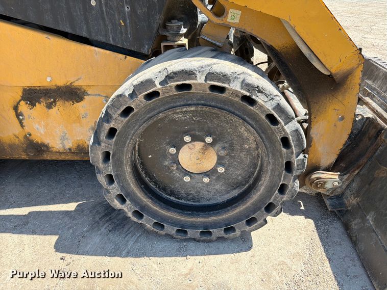 image for item ED5339 2019 Caterpillar 272D2 XHP skid steer loader