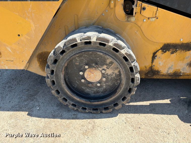 image for item ED5339 2019 Caterpillar 272D2 XHP skid steer loader