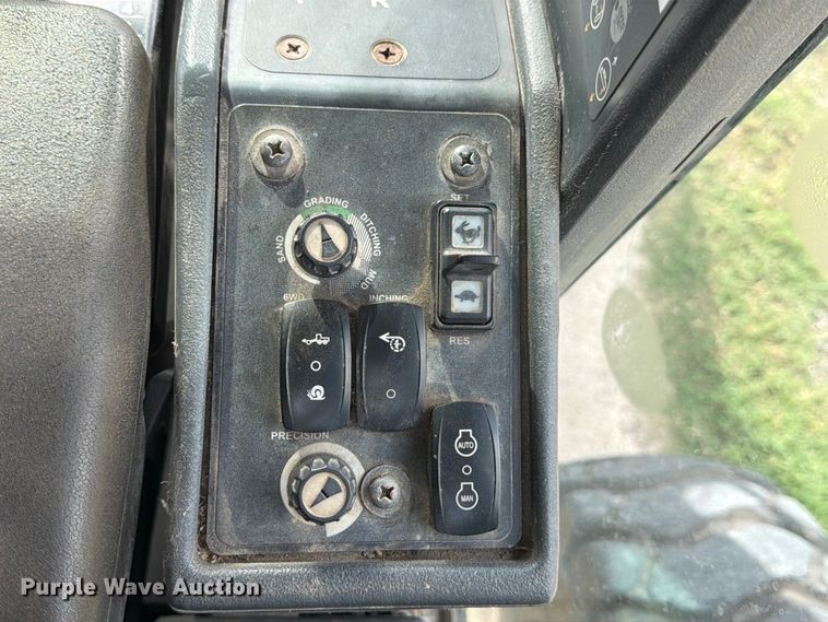 image for item ED5344 2013 John Deere 772G motor grader