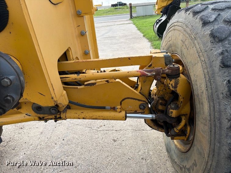 image for item ED5344 2013 John Deere 772G motor grader