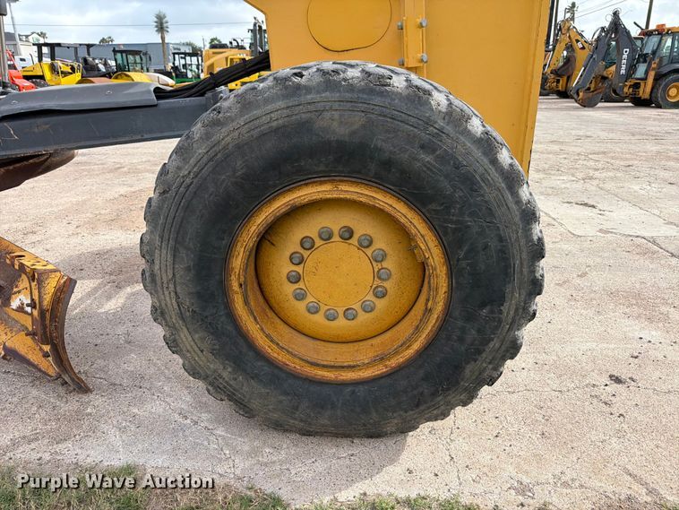image for item ED5344 2013 John Deere 772G motor grader