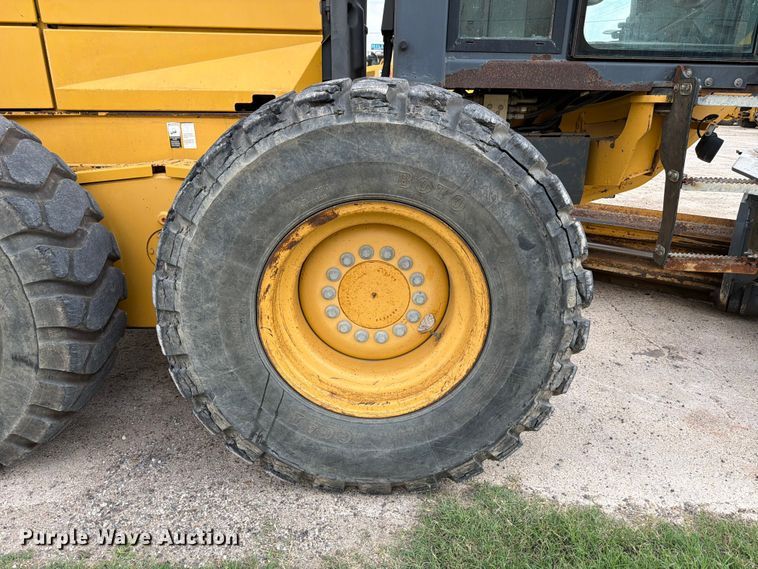 image for item ED5344 2013 John Deere 772G motor grader