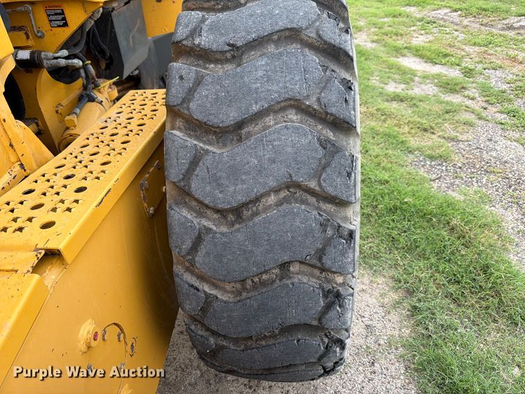 image for item ED5344 2013 John Deere 772G motor grader