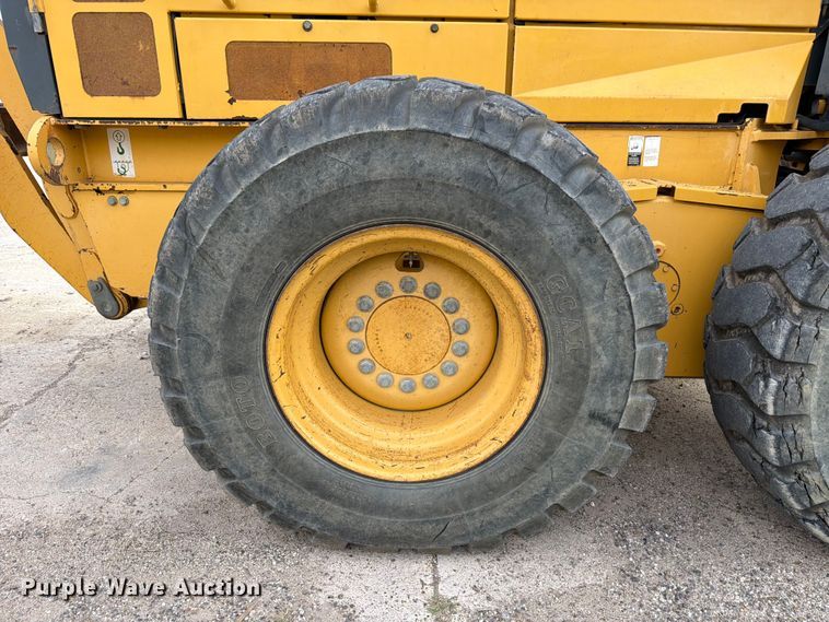 image for item ED5344 2013 John Deere 772G motor grader