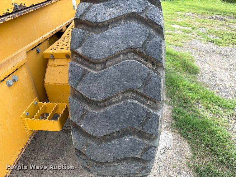 image for item ED5344 2013 John Deere 772G motor grader