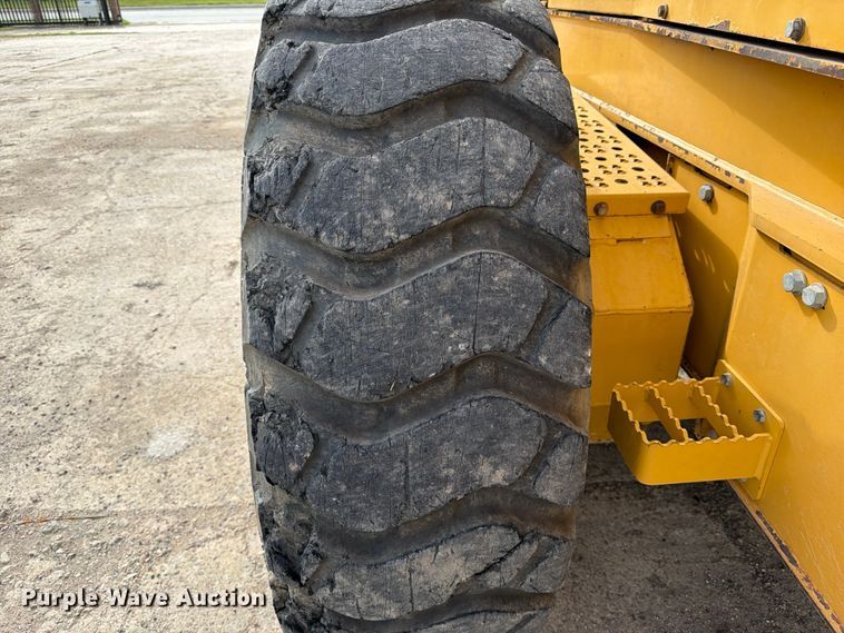 image for item ED5344 2013 John Deere 772G motor grader
