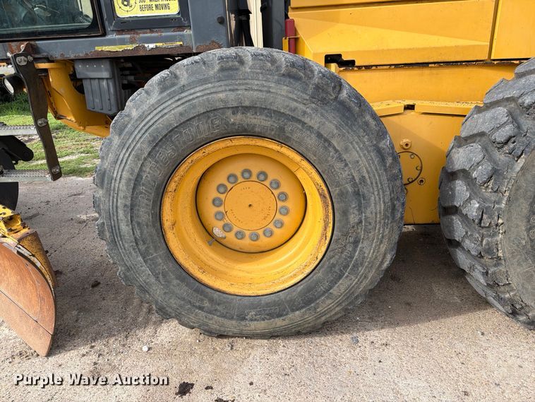 image for item ED5344 2013 John Deere 772G motor grader