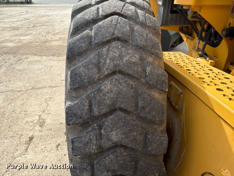 image for item ED5344 2013 John Deere 772G motor grader