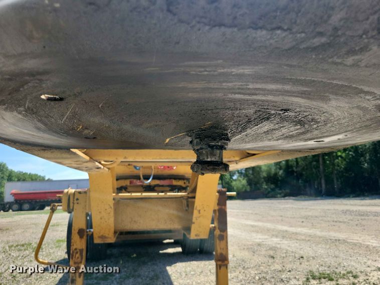 image for item EE1047 2010 Trail King lowboy equipment trailer