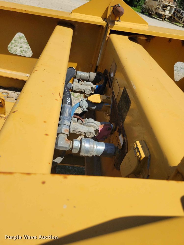 image for item EE1047 2010 Trail King lowboy equipment trailer