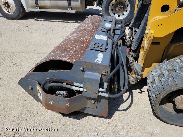 image for item EE1092 2003 Alitec CR73AS skid steer vibratory roller