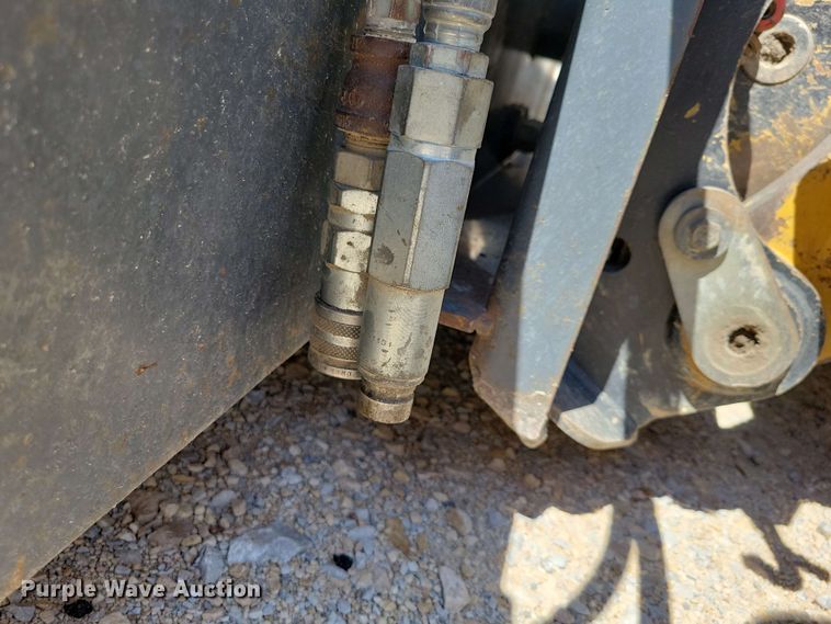 image for item EE1092 2003 Alitec CR73AS skid steer vibratory roller