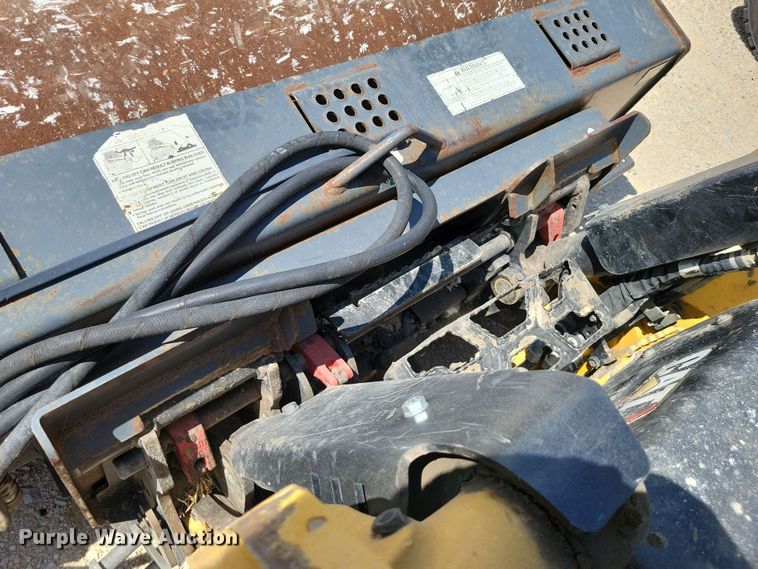 image for item EE1092 2003 Alitec CR73AS skid steer vibratory roller