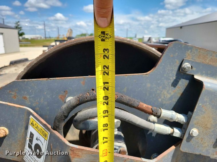 image for item EE1092 2003 Alitec CR73AS skid steer vibratory roller