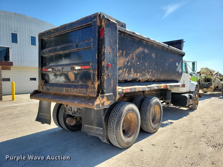 image for item EE1097 1999 International 4900 dump flatbed truck