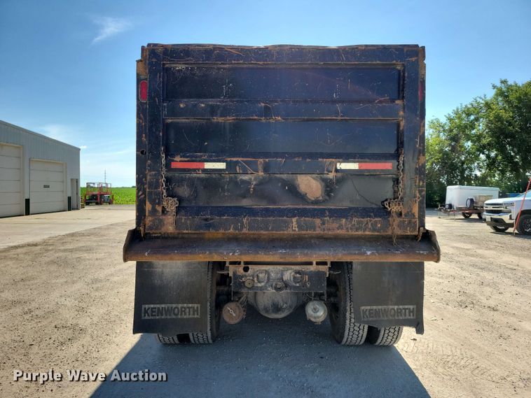 image for item EE1097 1999 International 4900 dump flatbed truck