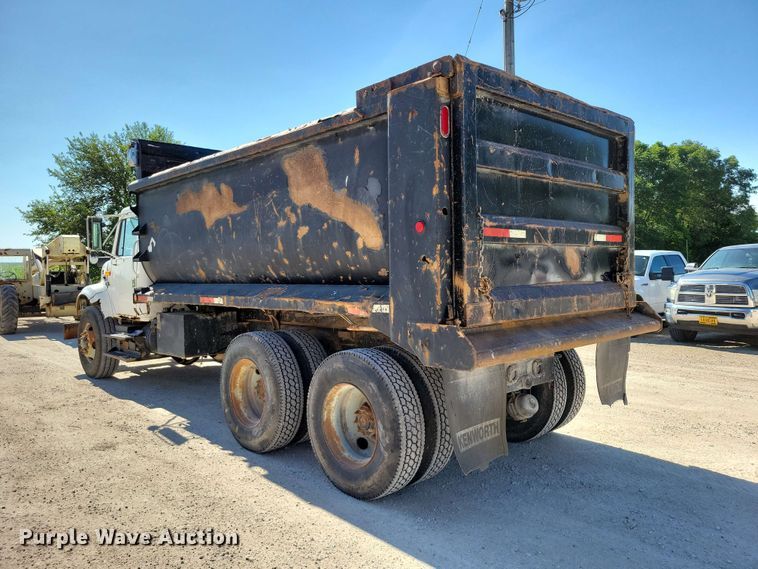 image for item EE1097 1999 International 4900 dump flatbed truck