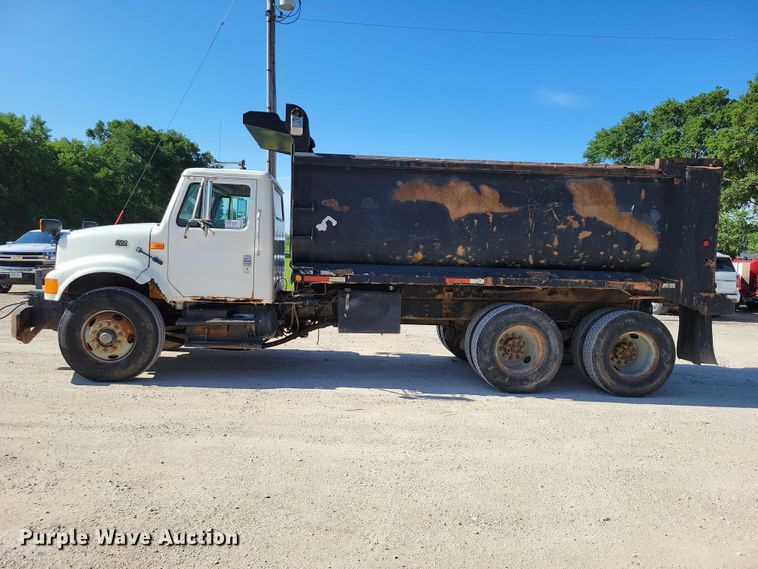 image for item EE1097 1999 International 4900 dump flatbed truck