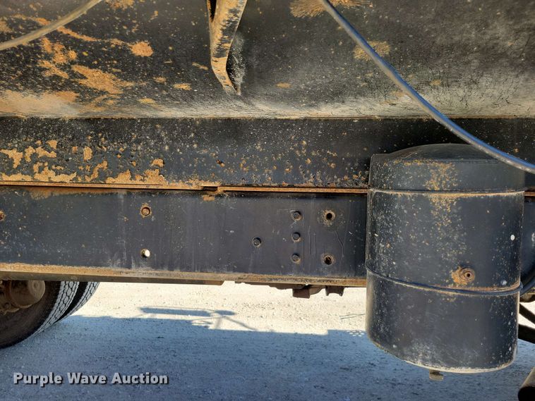 image for item EE1097 1999 International 4900 dump flatbed truck